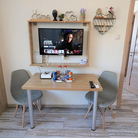 Charming Cozy Apartment - Old Town - Free Minibar Boekarest Buitenkant foto